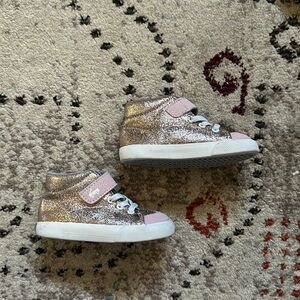Rose gold glitter toddler sneakers.